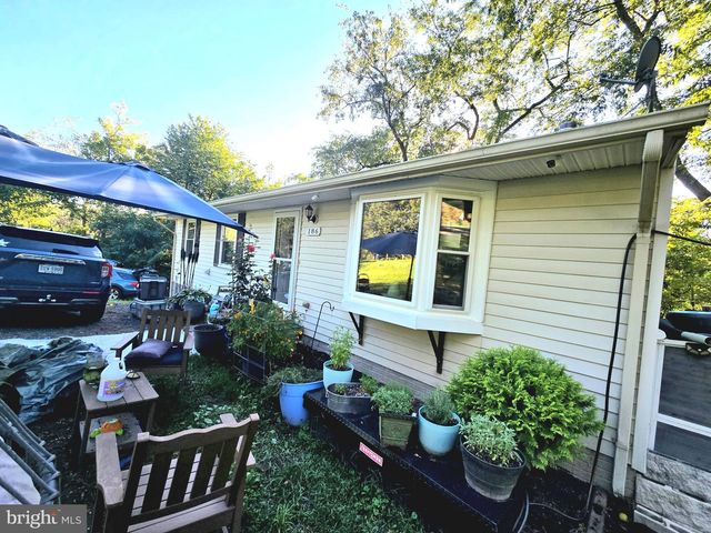 186 APPLE ORCHARD DR, Linden, VA 22642