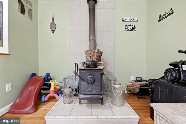 186 APPLE ORCHARD DR, Linden, VA 22642