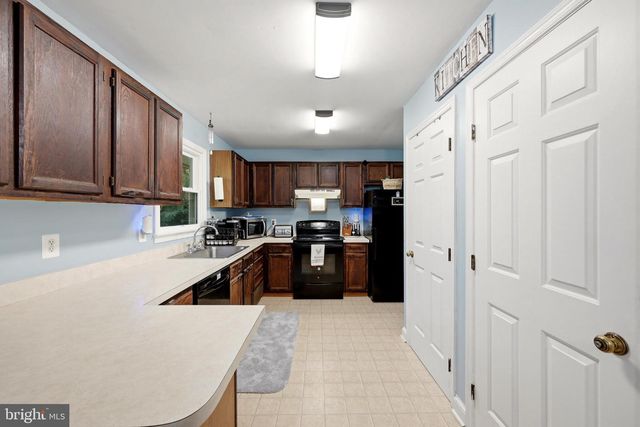 186 APPLE ORCHARD DR, Linden, VA 22642