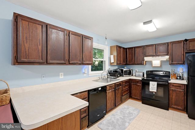 186 APPLE ORCHARD DR, Linden, VA 22642