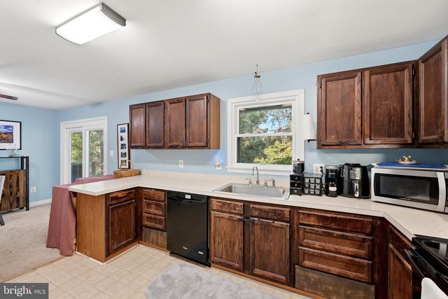 186 APPLE ORCHARD DR, Linden, VA 22642