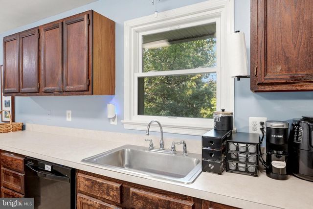 186 APPLE ORCHARD DR, Linden, VA 22642