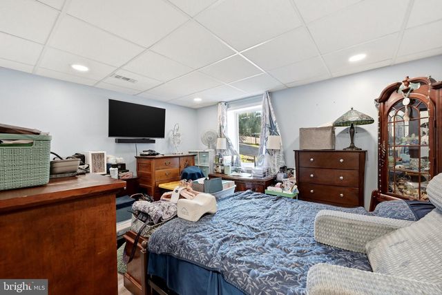 186 APPLE ORCHARD DR, Linden, VA 22642