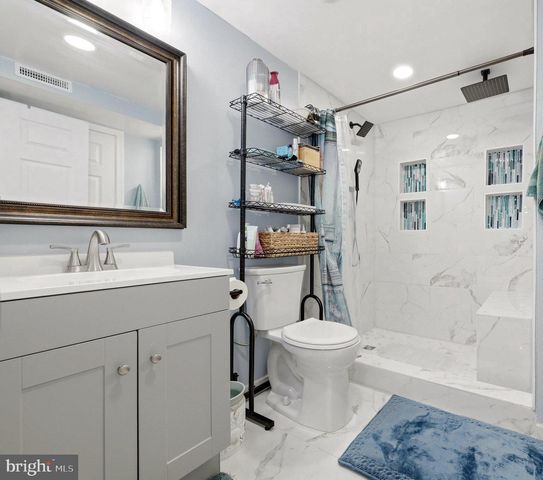 186 APPLE ORCHARD DR, Linden, VA 22642