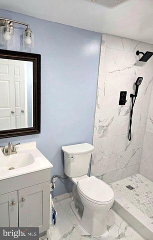 186 APPLE ORCHARD DR, Linden, VA 22642