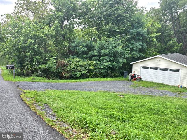 186 APPLE ORCHARD DR, Linden, VA 22642