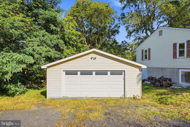 186 APPLE ORCHARD DR, Linden, VA 22642