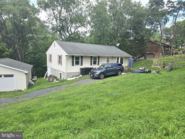 186 APPLE ORCHARD DR, Linden, VA 22642