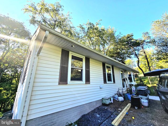 186 APPLE ORCHARD DR, Linden, VA 22642