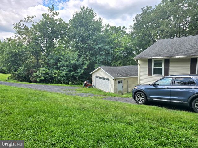 186 APPLE ORCHARD DR, Linden, VA 22642