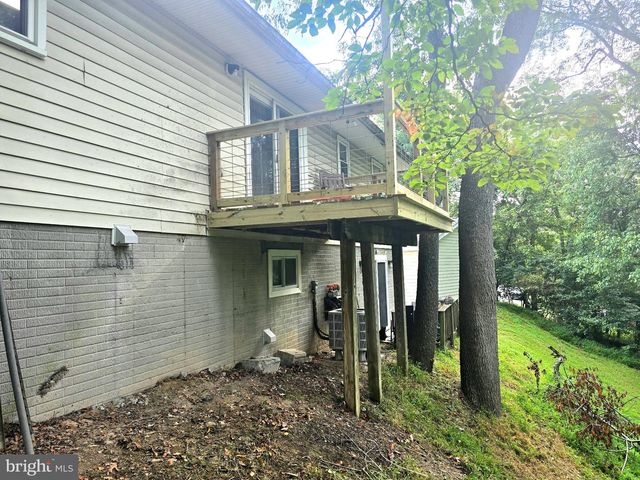 186 APPLE ORCHARD DR, Linden, VA 22642