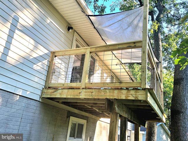 186 APPLE ORCHARD DR, Linden, VA 22642