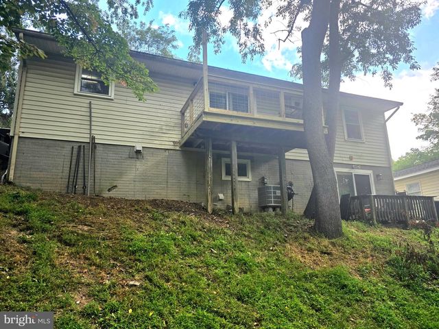 186 APPLE ORCHARD DR, Linden, VA 22642