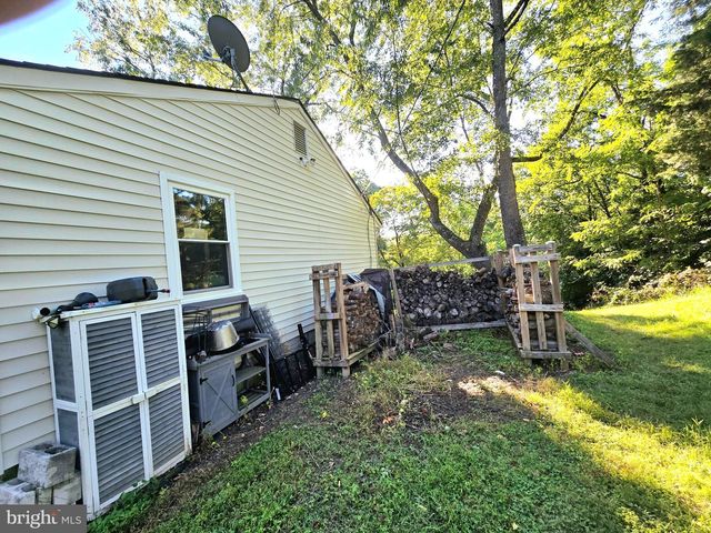 186 APPLE ORCHARD DR, Linden, VA 22642