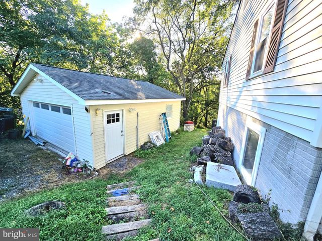186 APPLE ORCHARD DR, Linden, VA 22642