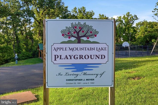 186 APPLE ORCHARD DR, Linden, VA 22642