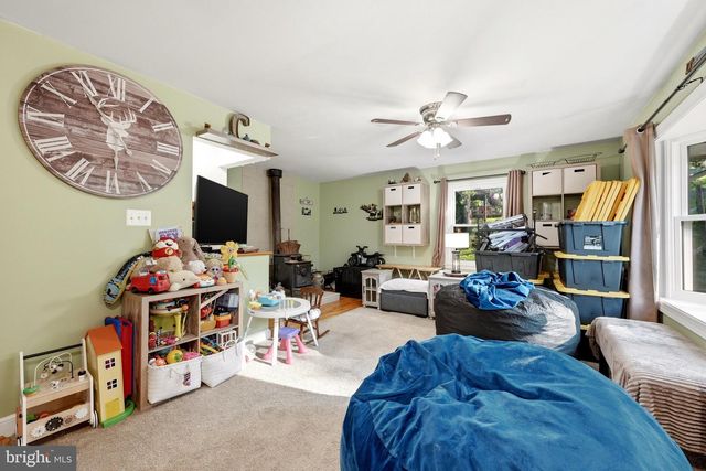 186 APPLE ORCHARD DR, Linden, VA 22642