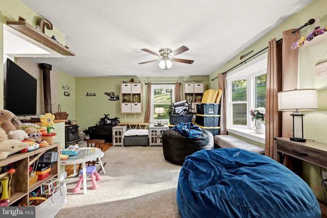 186 APPLE ORCHARD DR, Linden, VA 22642