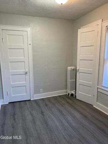 2239 Rosendale Road, Niskayuna, NY 12309