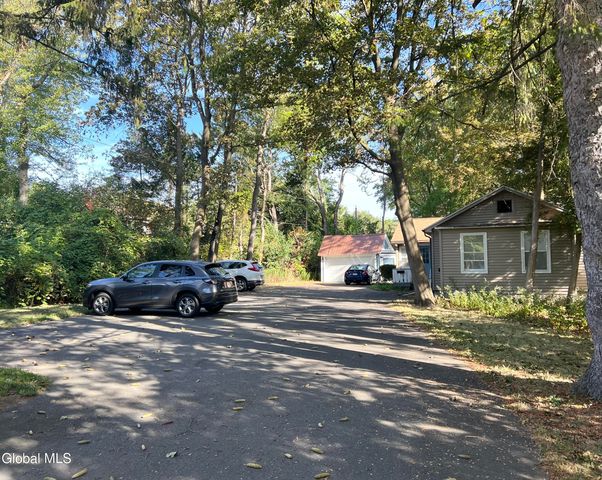 2239 Rosendale Road, Niskayuna, NY 12309