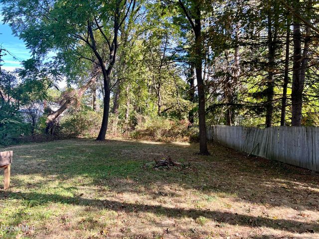 2239 Rosendale Road, Niskayuna, NY 12309