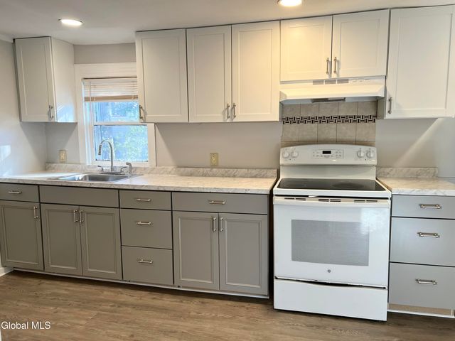 2239 Rosendale Road, Niskayuna, NY 12309