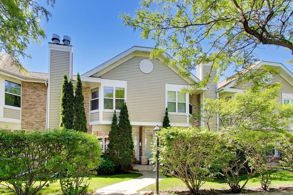 Image 2 of property listing at 3363 Church Street, Evanston, IL 60203
