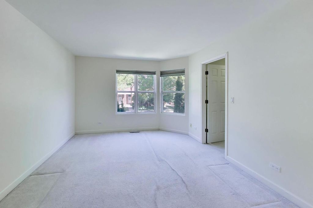 Image 11 of property listing at 3363 Church Street, Evanston, IL 60203