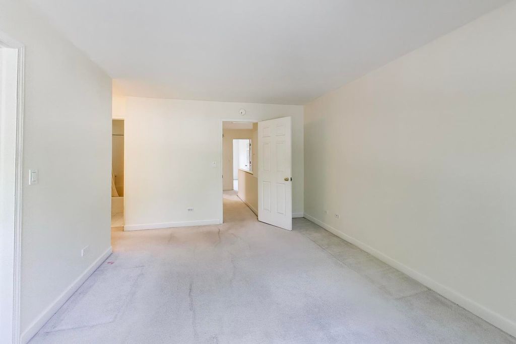 Image 12 of property listing at 3363 Church Street, Evanston, IL 60203