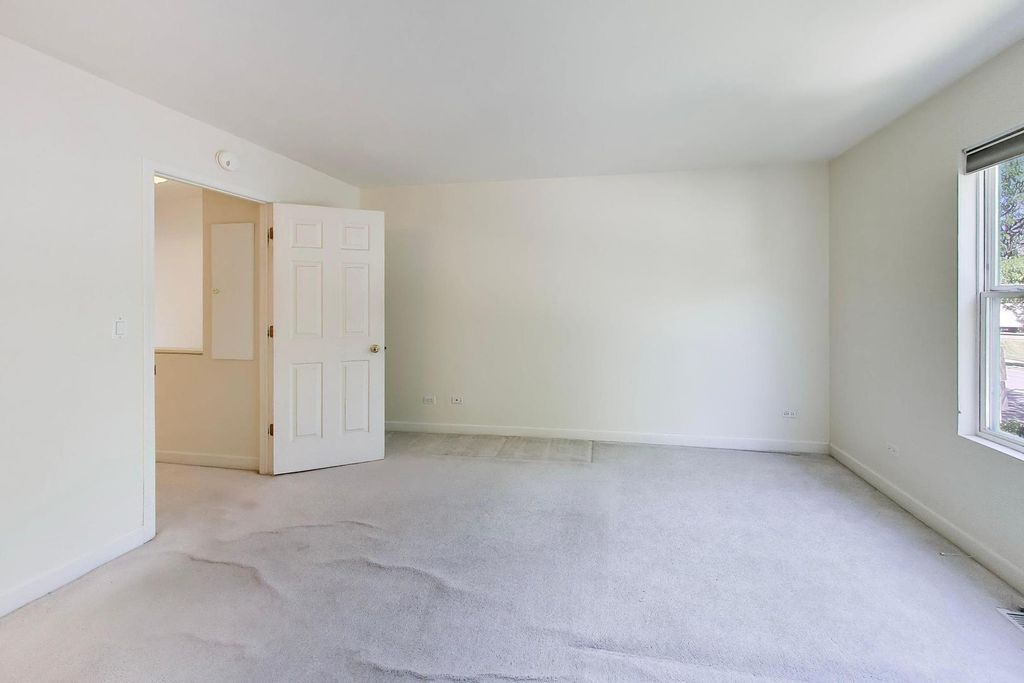 Image 13 of property listing at 3363 Church Street, Evanston, IL 60203
