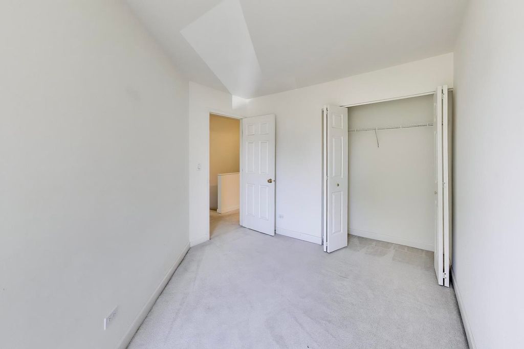 Image 20 of property listing at 3363 Church Street, Evanston, IL 60203