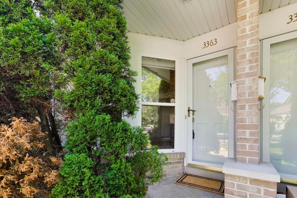 Image 3 of property listing at 3363 Church Street, Evanston, IL 60203