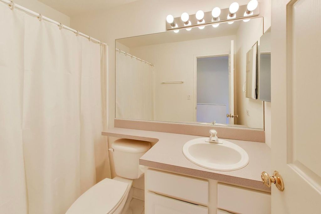 Image 21 of property listing at 3363 Church Street, Evanston, IL 60203