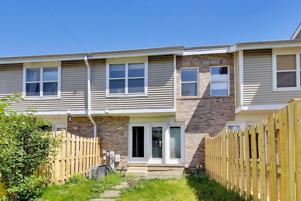 Image 25 of property listing at 3363 Church Street, Evanston, IL 60203