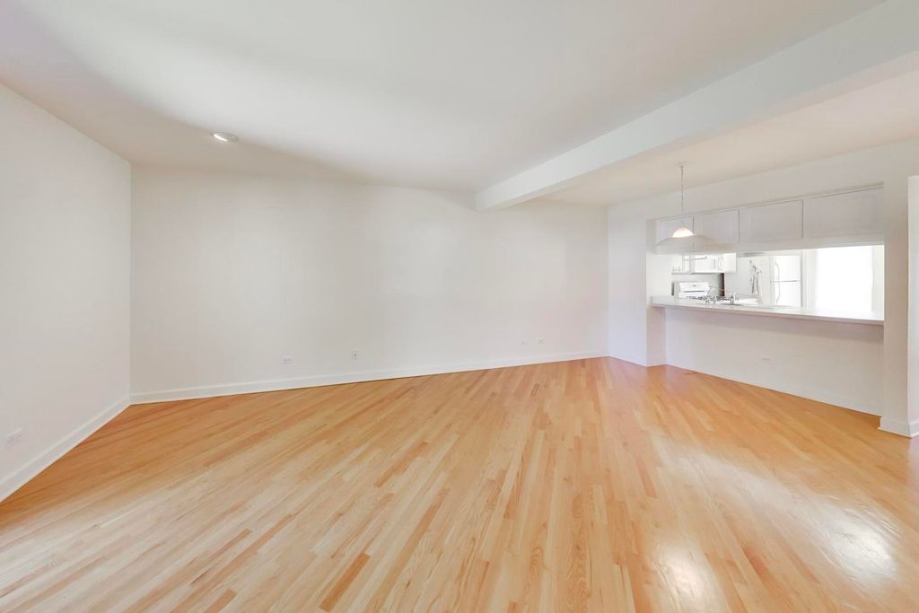 Image 4 of property listing at 3363 Church Street, Evanston, IL 60203