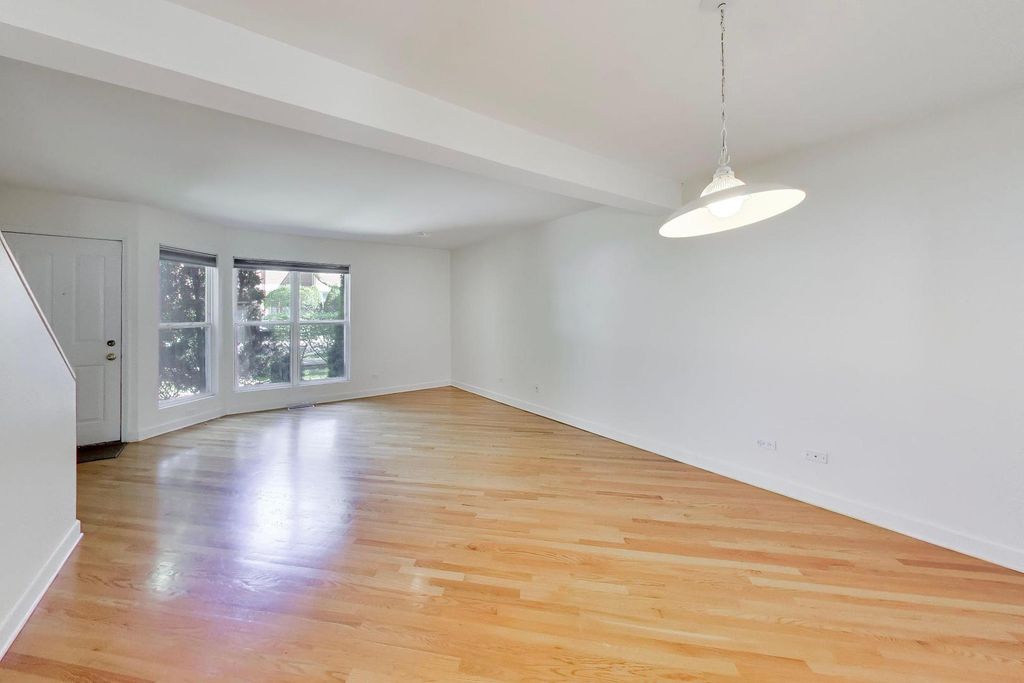 Image 6 of property listing at 3363 Church Street, Evanston, IL 60203