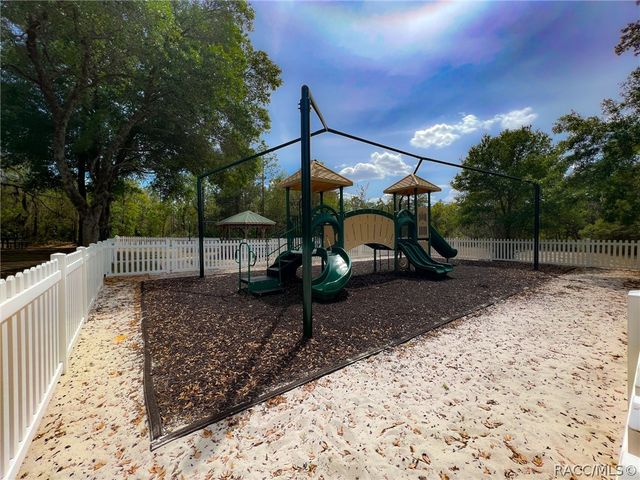 1950 W Tall Oaks Drive, Beverly Hills, FL 34465
