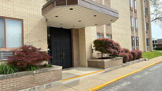 9745 S Karlov Avenue 304, Oak Lawn, IL 60453
