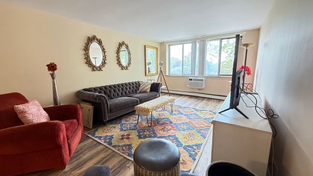 9745 S Karlov Avenue 304, Oak Lawn, IL 60453