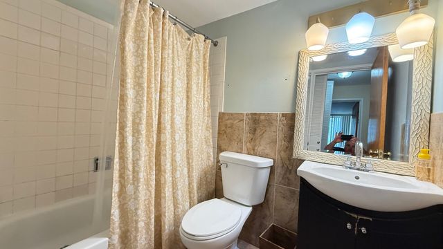 9745 S Karlov Avenue 304, Oak Lawn, IL 60453