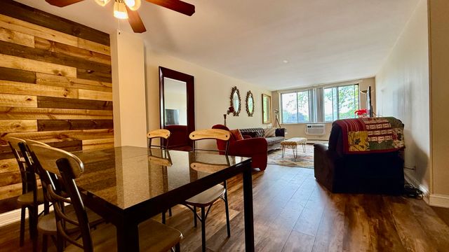 9745 S Karlov Avenue 304, Oak Lawn, IL 60453