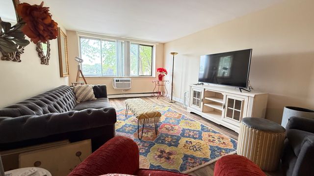 9745 S Karlov Avenue 304, Oak Lawn, IL 60453