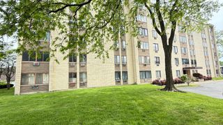 9745 S Karlov Avenue 304, Oak Lawn, IL 60453