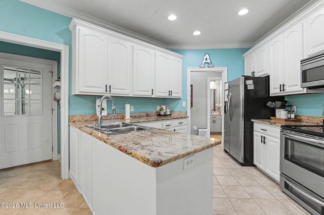 6211 Crump Road, Kiln, MS 39556