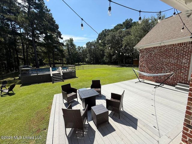 6211 Crump Road, Kiln, MS 39556