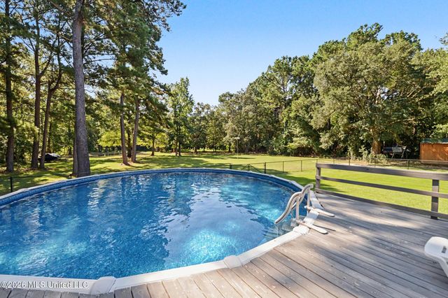 6211 Crump Road, Kiln, MS 39556