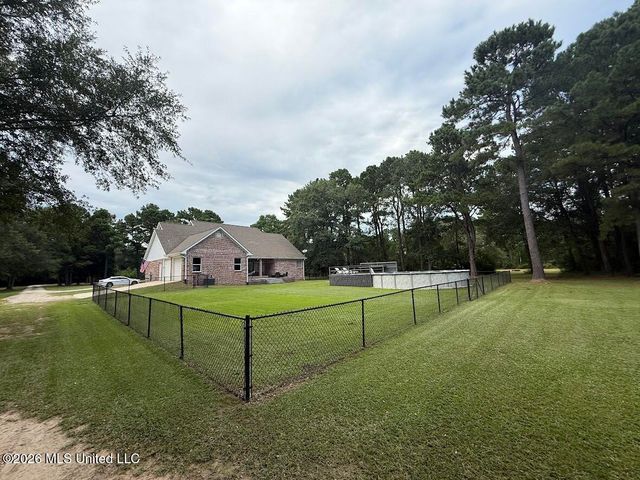 6211 Crump Road, Kiln, MS 39556