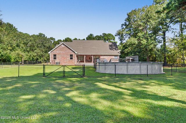 6211 Crump Road, Kiln, MS 39556