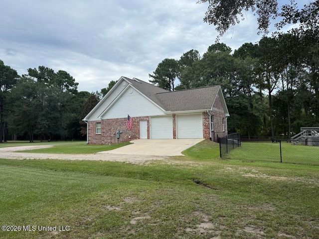 6211 Crump Road, Kiln, MS 39556