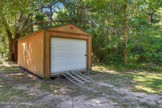 6211 Crump Road, Kiln, MS 39556